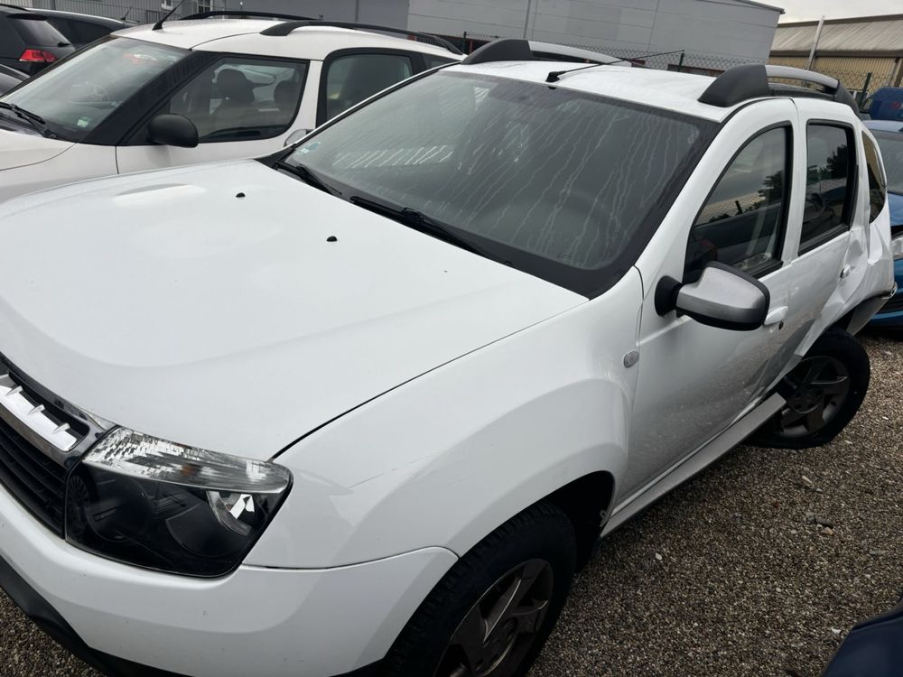 На части DACIA DUSTER 1.6i бензин 2014год