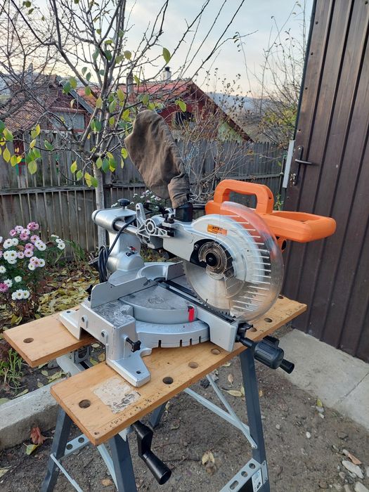 Circular de banc cu sina ATIKA  pentru lemn si  STAYER.