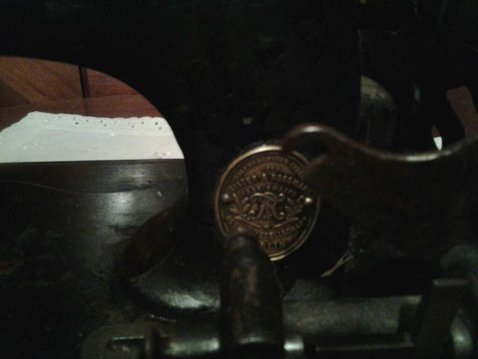 Masina de cusut manuala veche de colectie