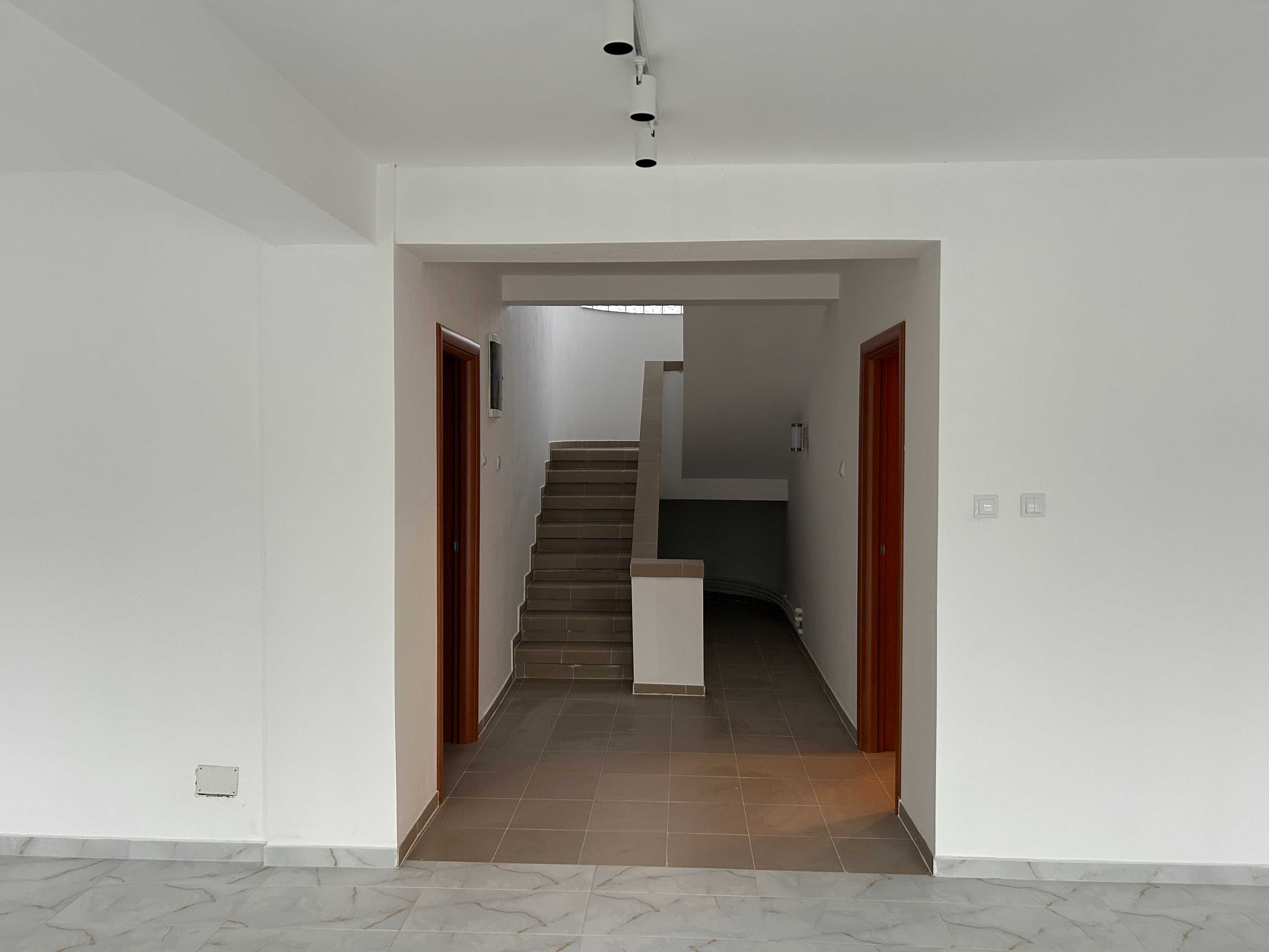 Vila pe malul lacului