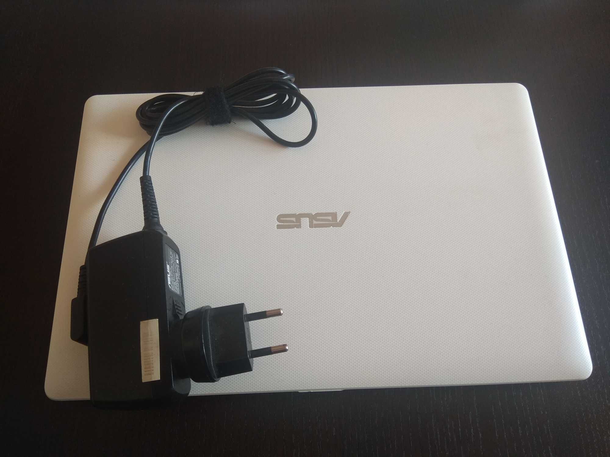 Продавам Asus x 200 m