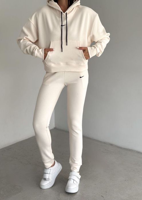 Дамски спортен екип