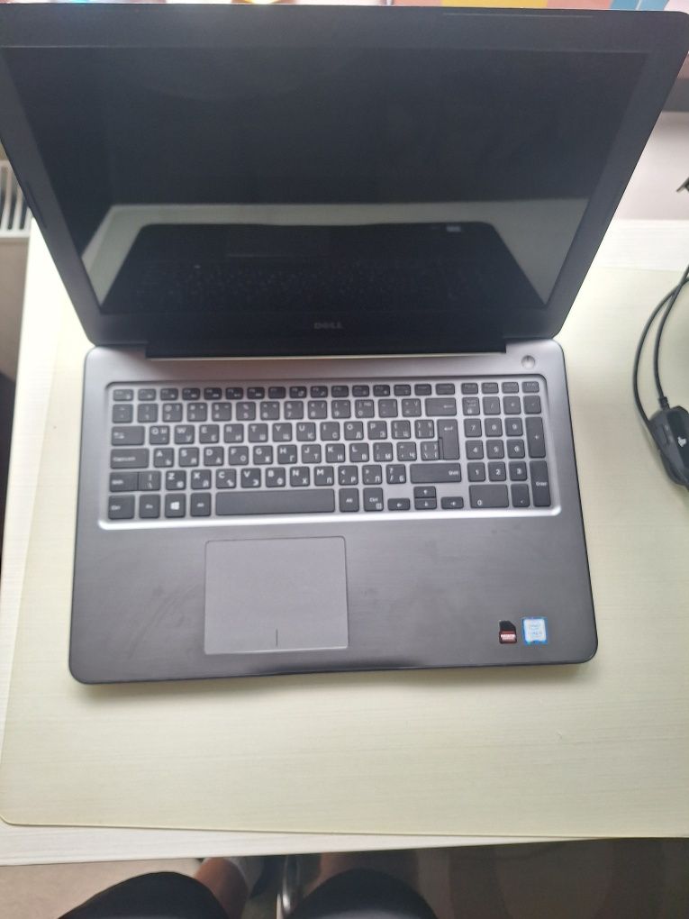 Лаптоп DELL Inspiron 15