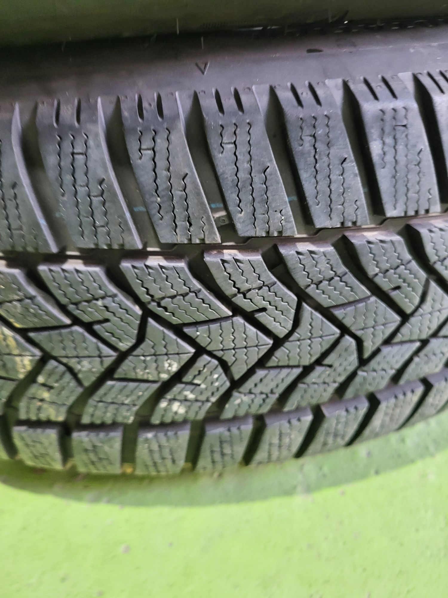 2 бр 205/60/16 Dunlop дот 2023г зимни гуми