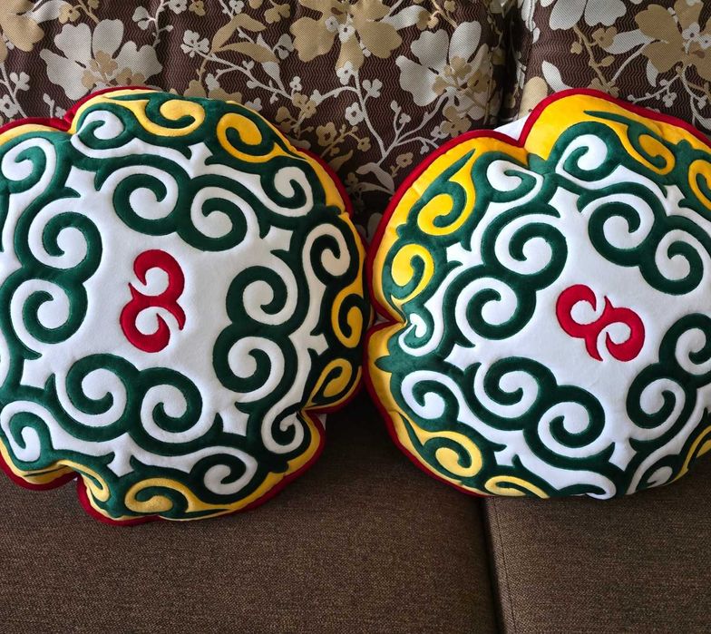 Подушки ручной работы в 3Д дизайне