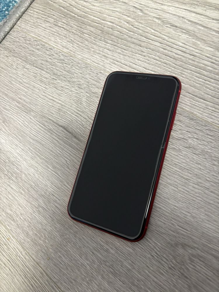 Iphone 11 red product impecabil