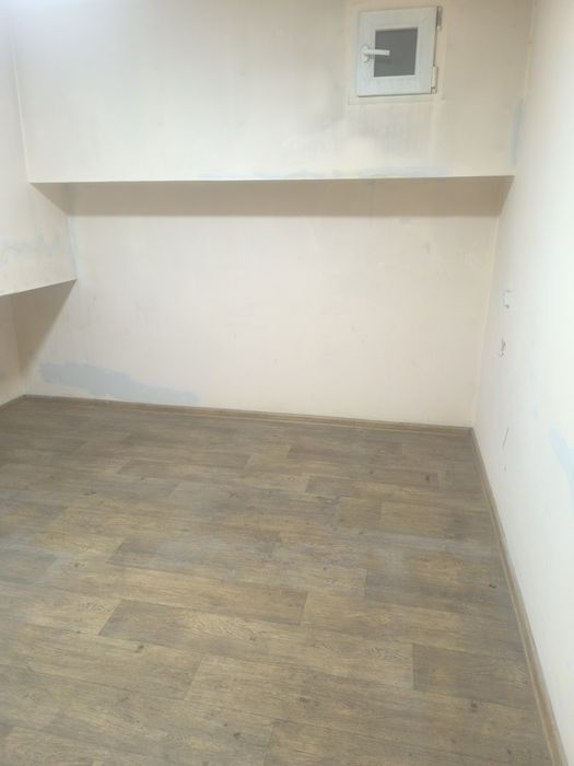 Сдам комнату-помещение под склад за ТРЦ Максима