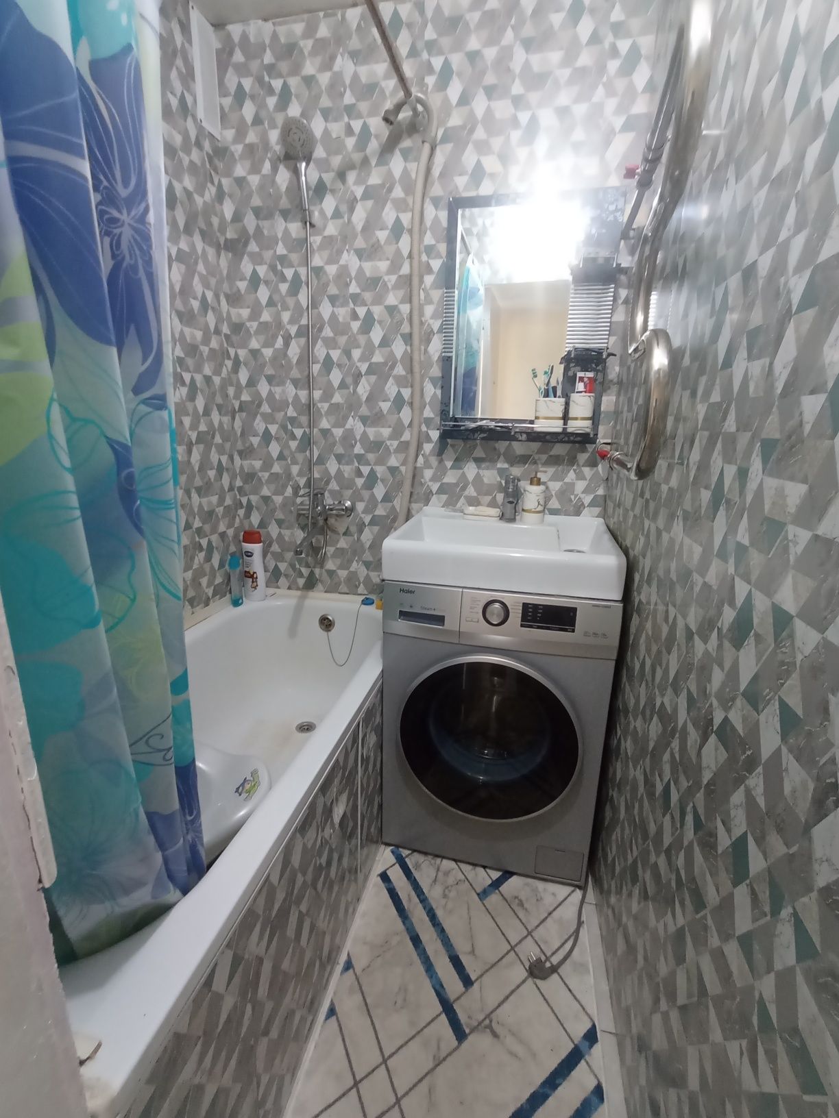 Продам 3 комн квартиру (полноценную)) в 4 мкр,