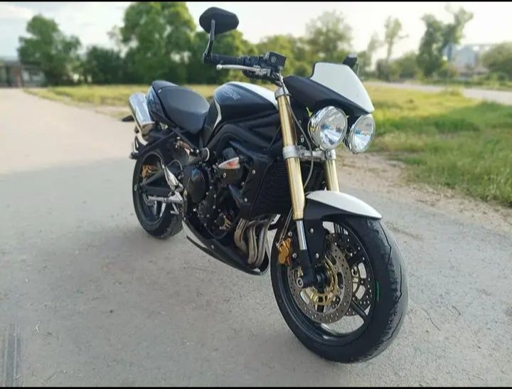 Мотоциклет Triumph street triple 675i