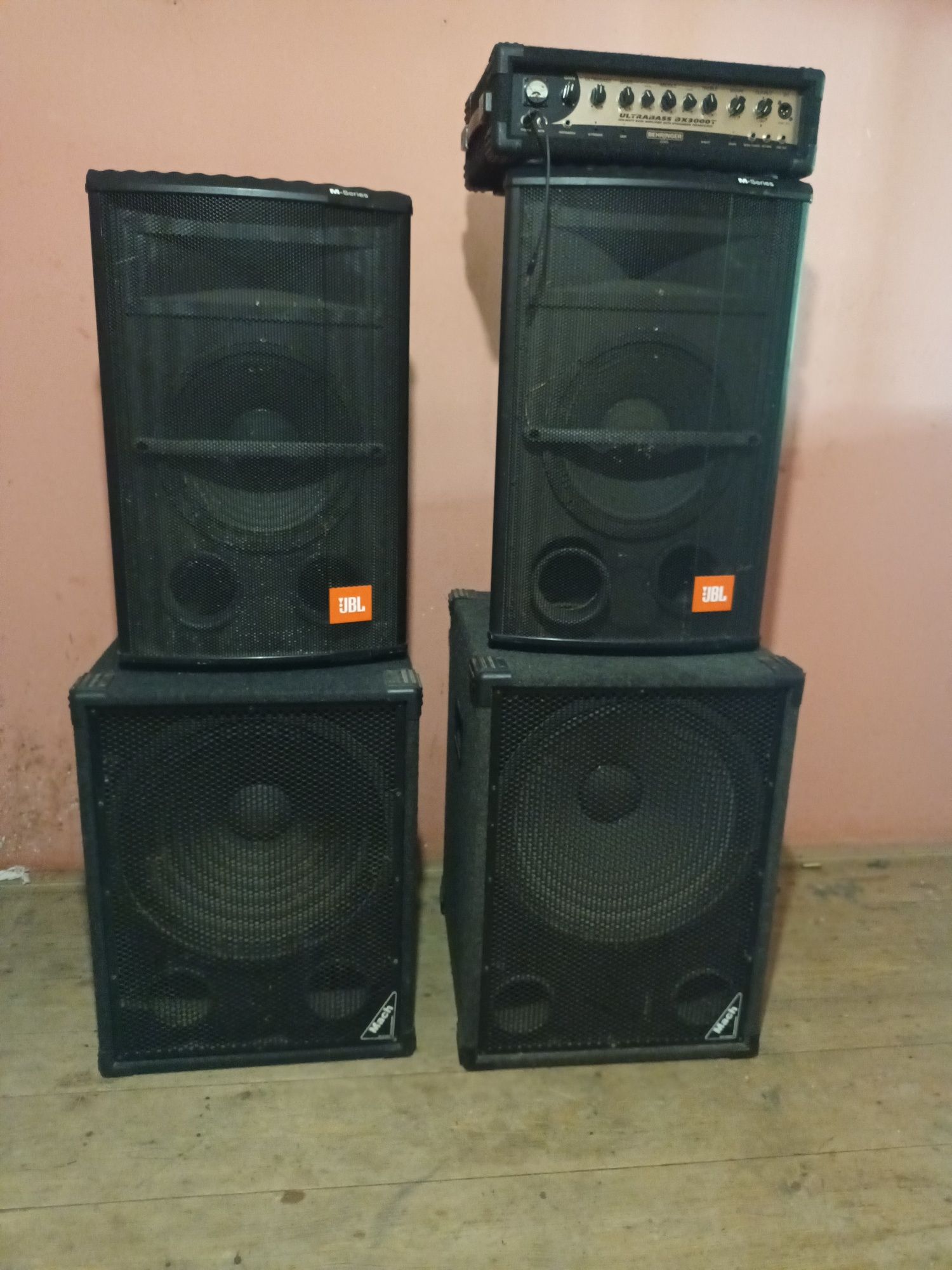 Boxe jbl M Seriess Mach matx serios behringher