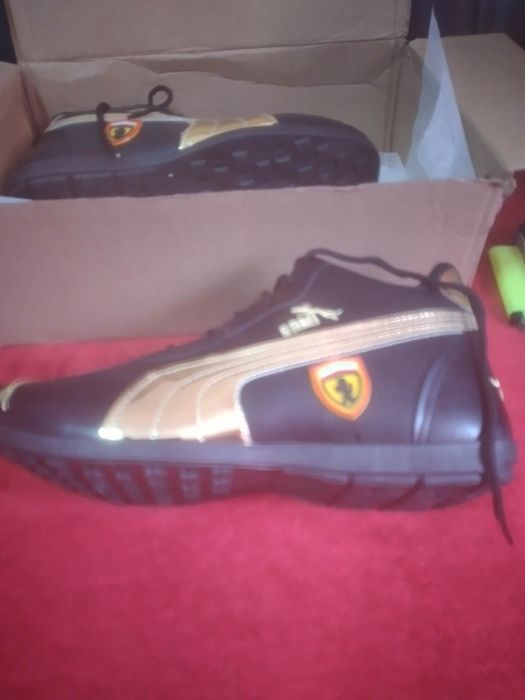 Vând adidași sunt noi