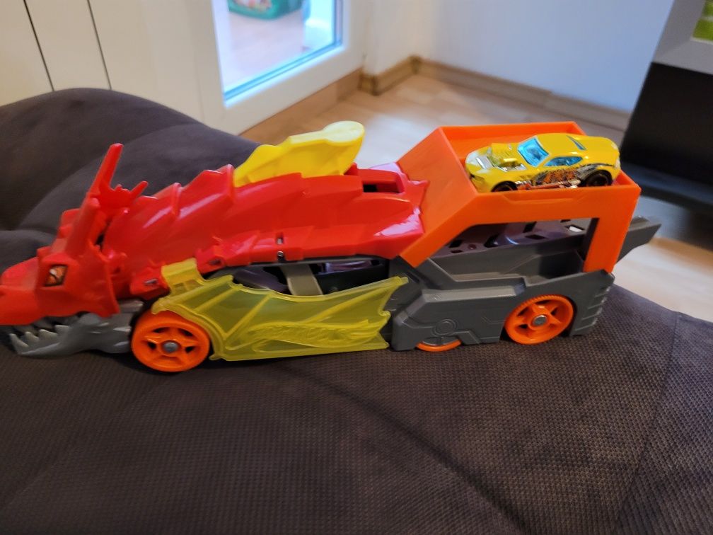 HOT WHEELS  автовоз дракон с количка