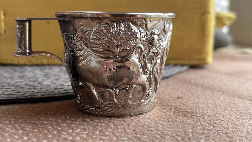 Сребърна чаша с антични мотиви - 900 проба