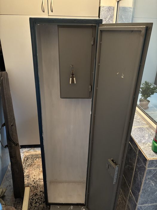 Сейф вместительный