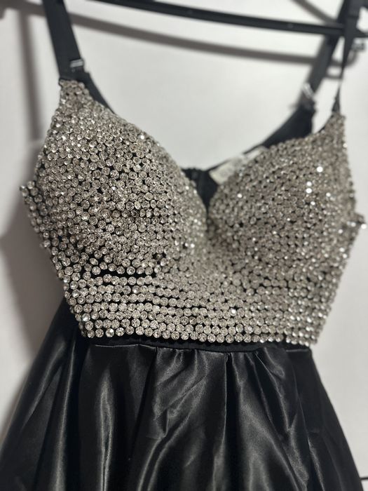 Rochie cu pietre