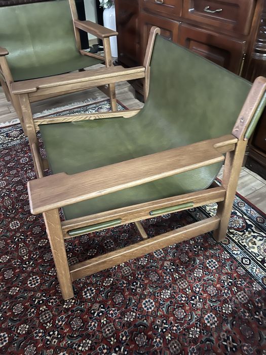 Scaun masiv din lemn cu sezut din piele naturala