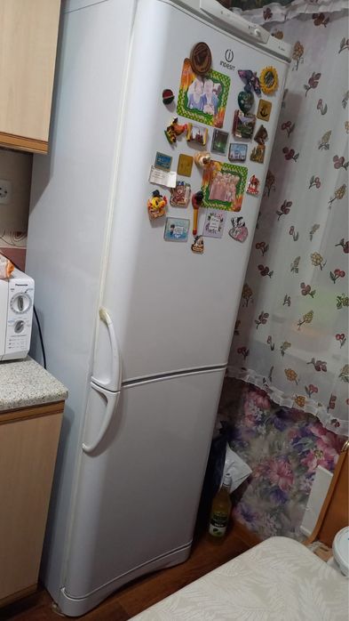 продаю холодильник