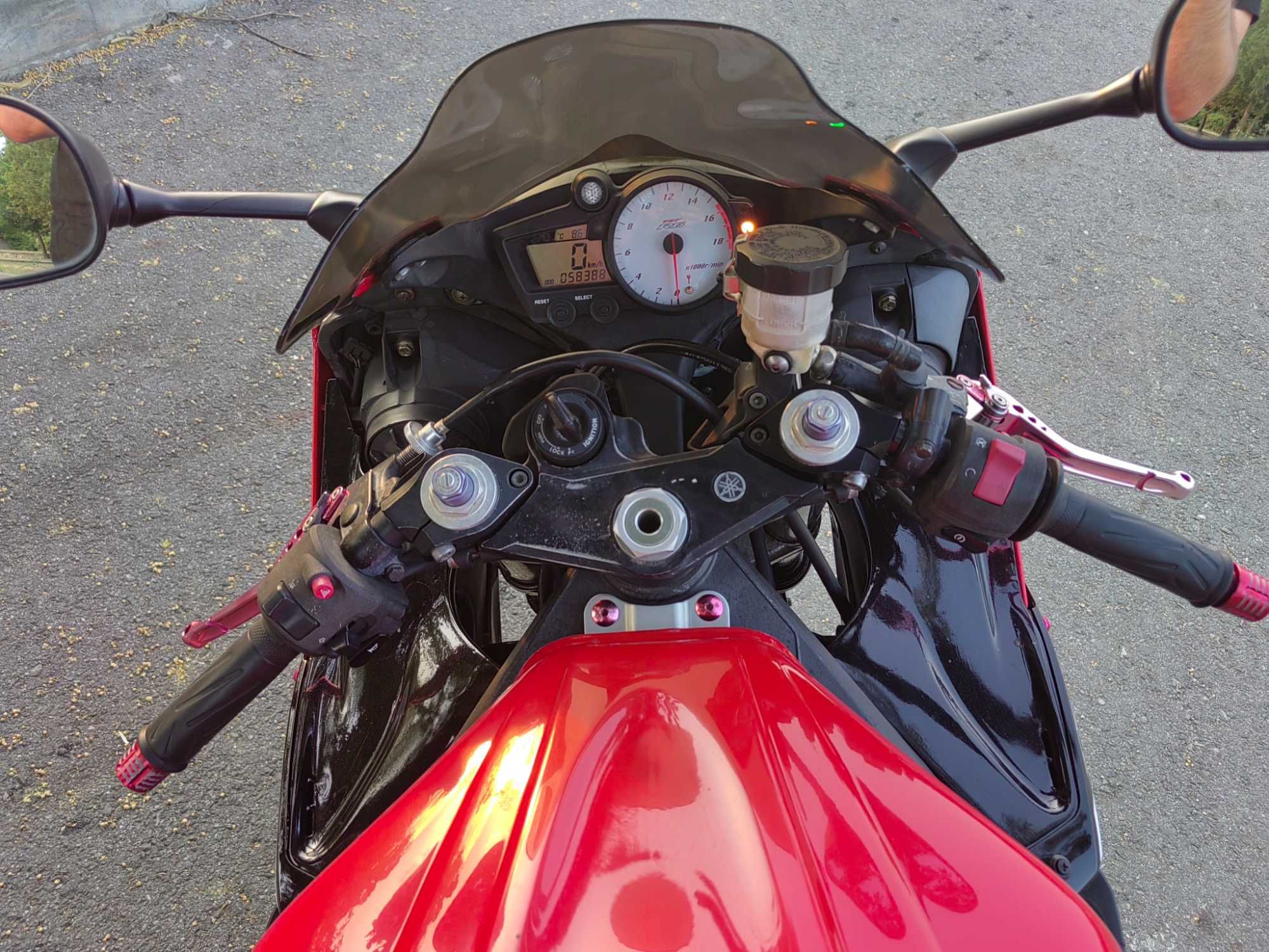Vând Yamaha yzf r6
