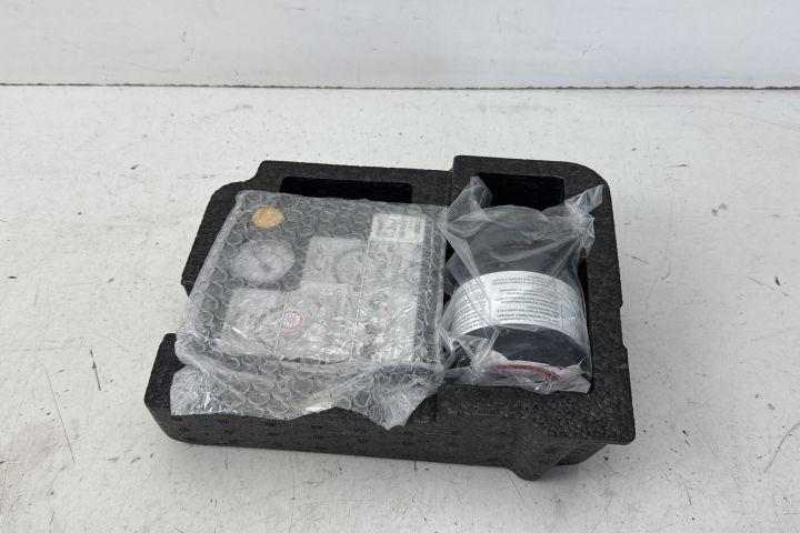 Cutie cric cu compresor roti si kit pana  NOU BMW Seria 2 Grand Toure