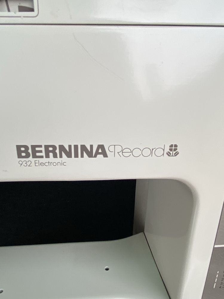 Шевна машина BERNINA Record 932 Rlectronic