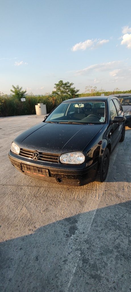 Dezmembrez Volkswagen Golf 1.6 benzina