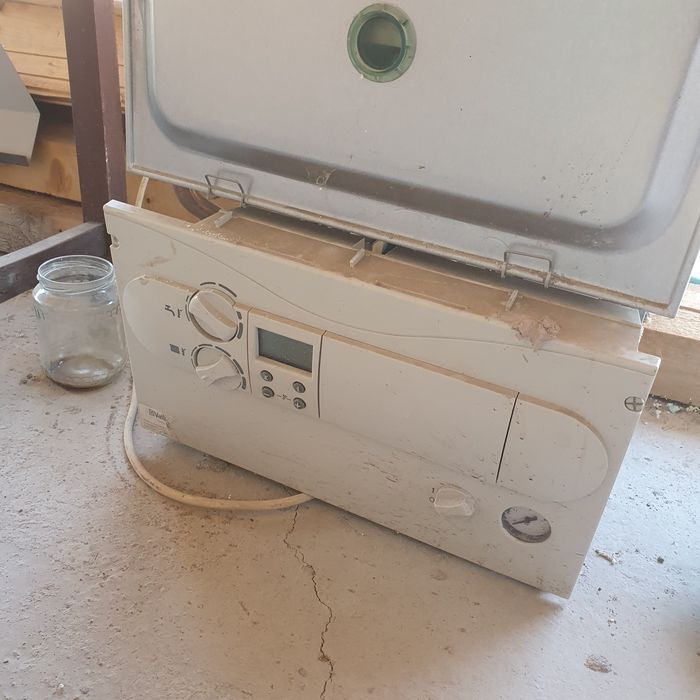 Centrala termica Vaillant VUW INT 282 si detector de gaz TECNOGAS CD64