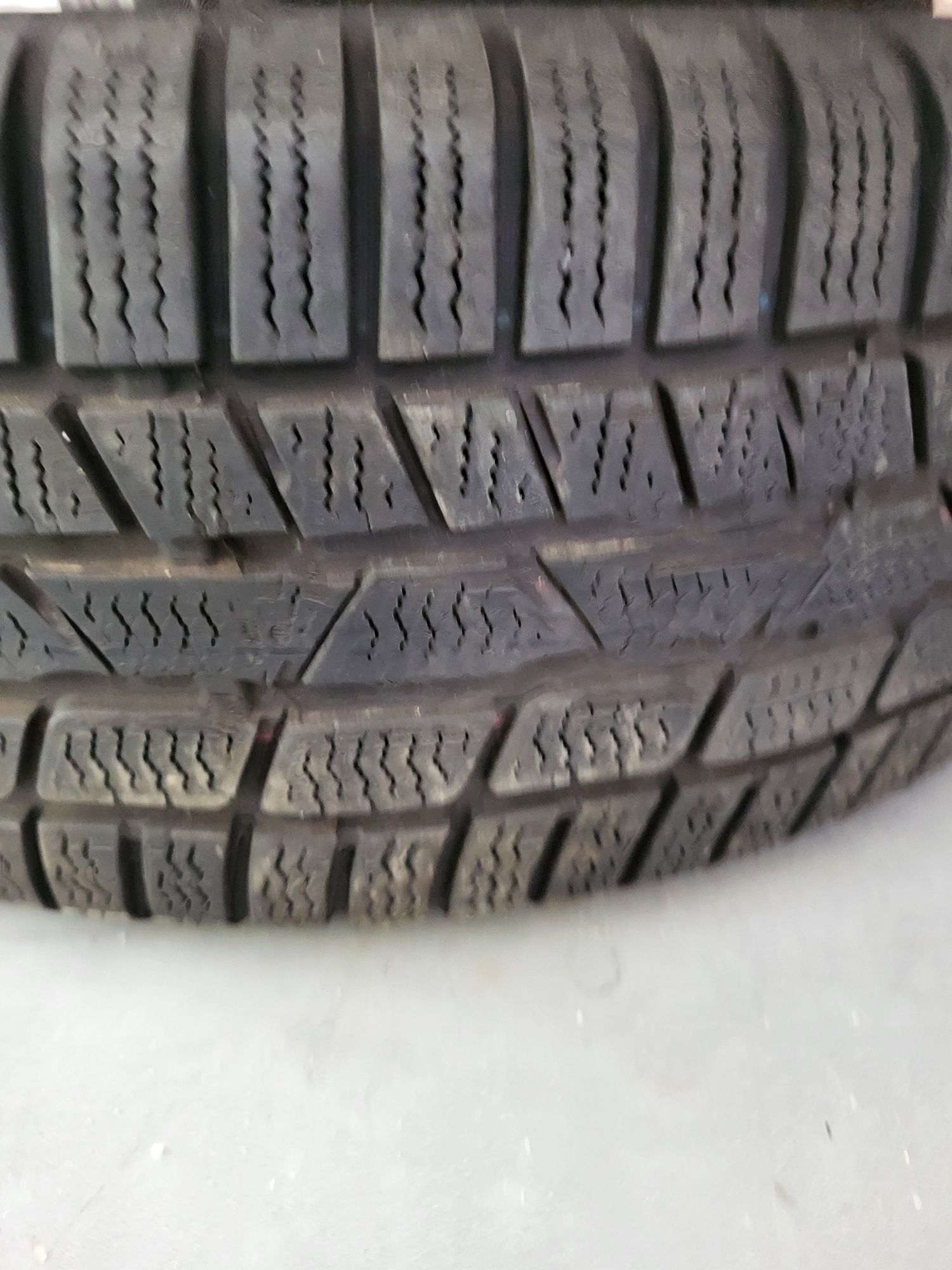 2 бр зимни 215/60/16 Continental Зимни гуми