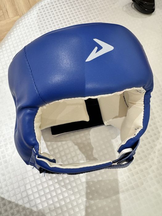 Шлемы и перчатки боксерские