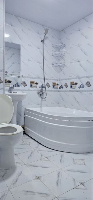 Qoraqamish 2/1. G'alaba bog'i yonida oilaga