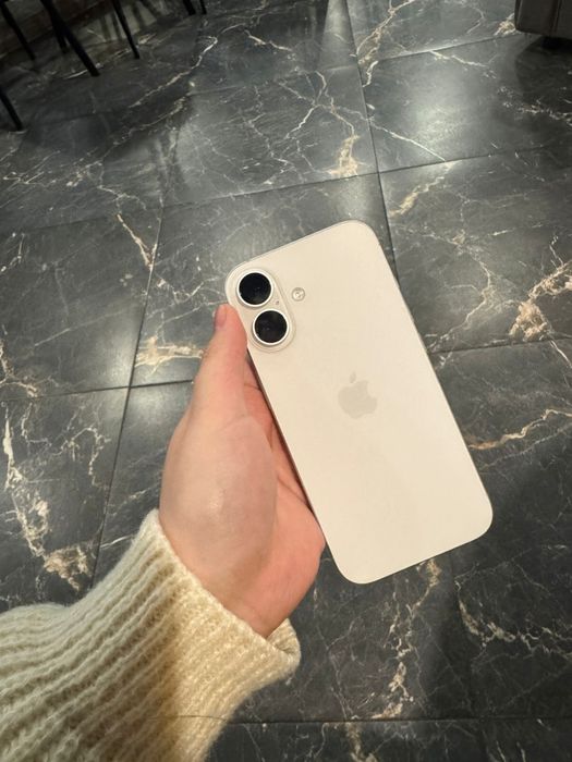 Продам айфон 16 128