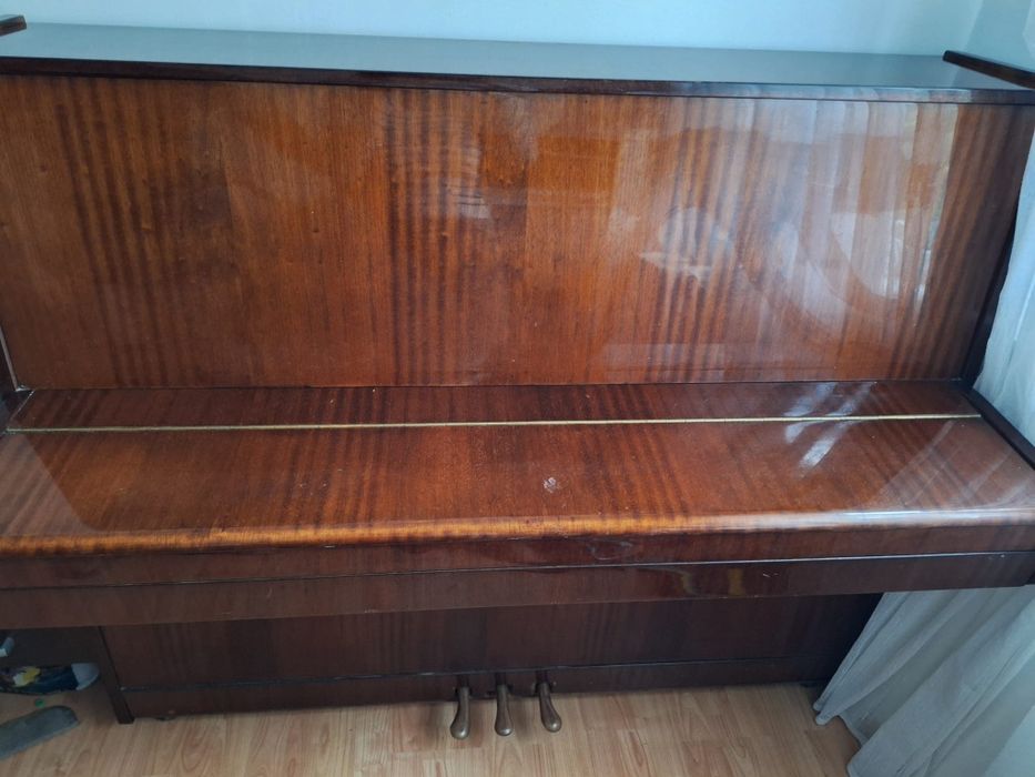 Vând pian/pianina Belarus