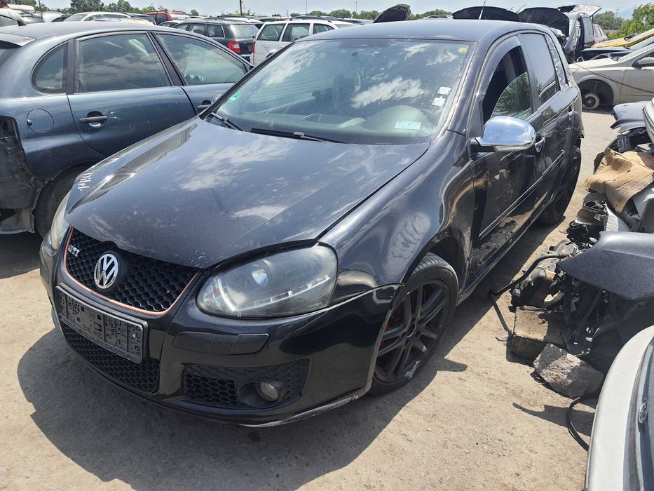 На части! VW Golf 2.0 TDI