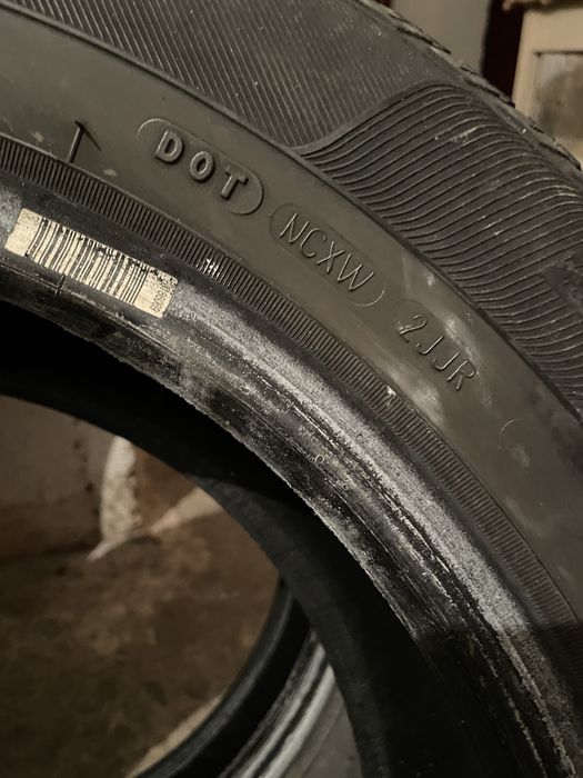 Vand 2 cauciucuri de vara