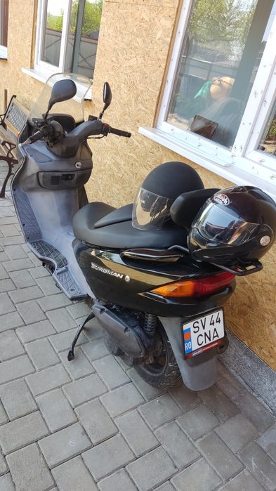 Vând Suzuki Burgman 125, bord 16999 Km .