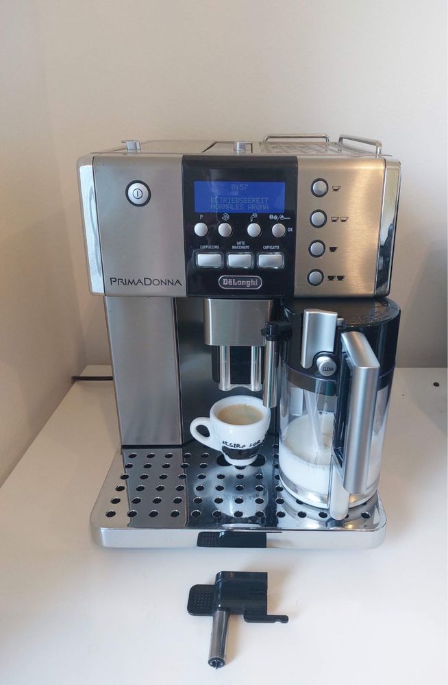 Кафемашина с кана Delonghi PrimaDonna кафеавтомат
