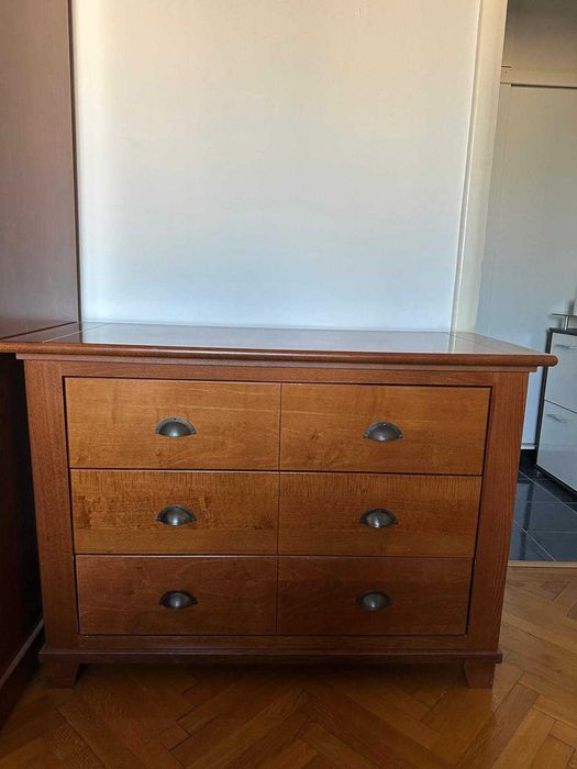 Comoda, lemn intreg, starea buna