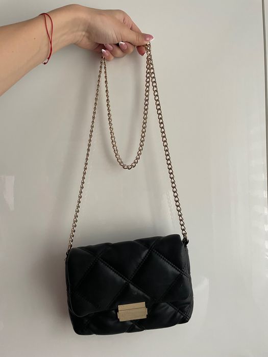 Продавам тази черна чанта