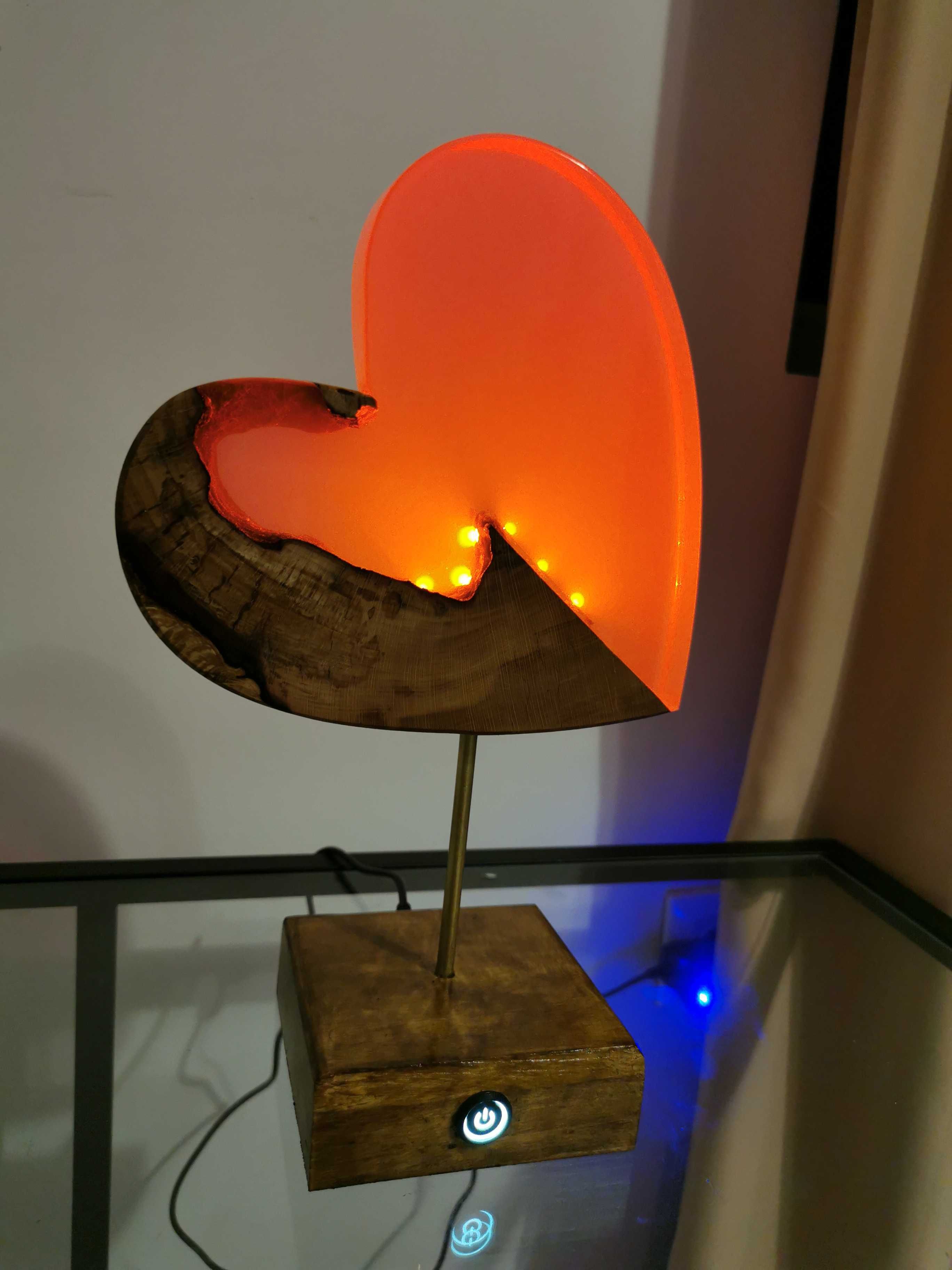 Lampa cu rasina epoxidica iluminata -handmade