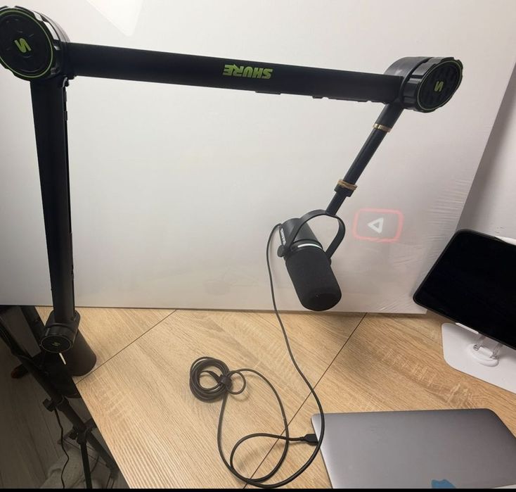 MV7 + Shure Микрофон и рамо