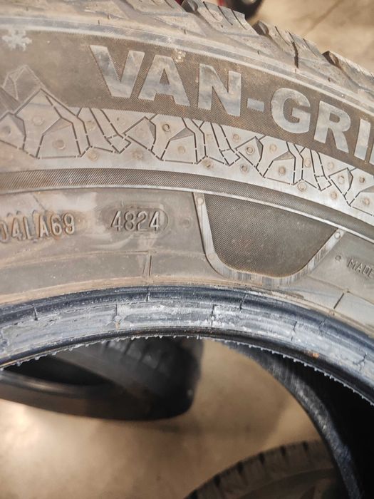 2бр.зимни гуми 215/75/16C Semperit
2бр.зимни гуми 215/75/16C Semperit