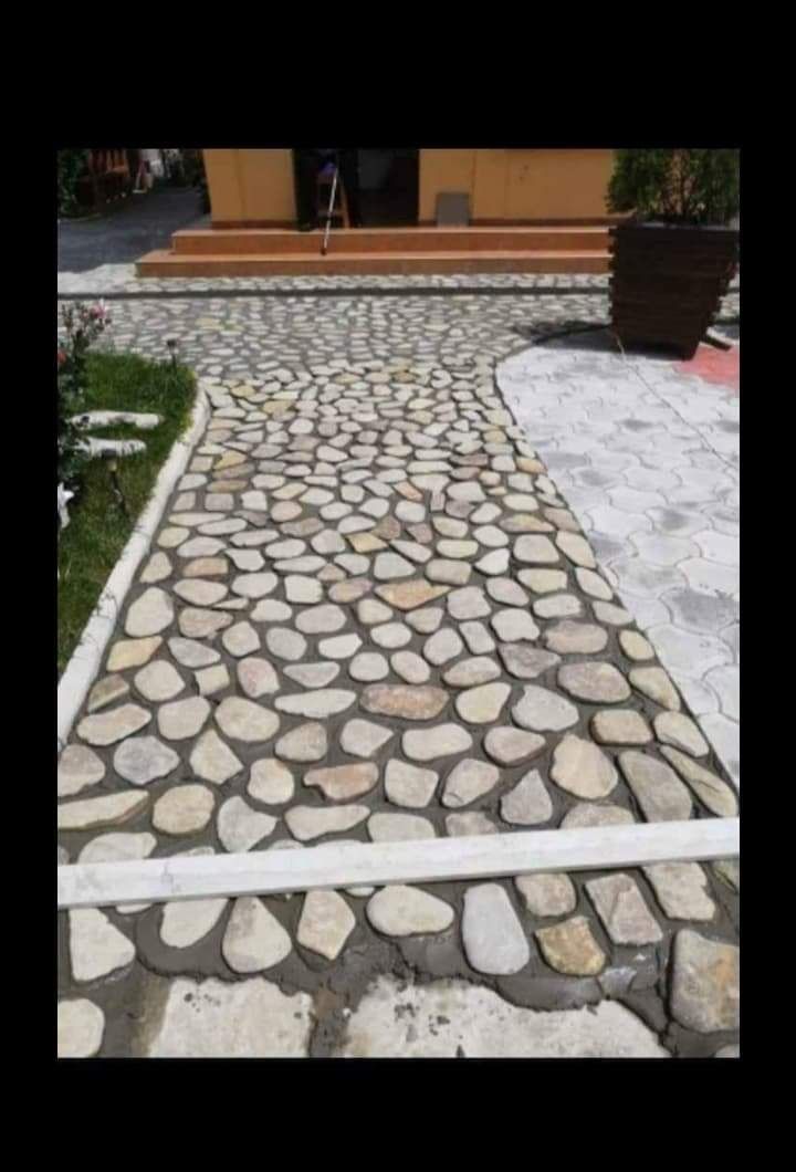 Vindem si montam piatra de munte
