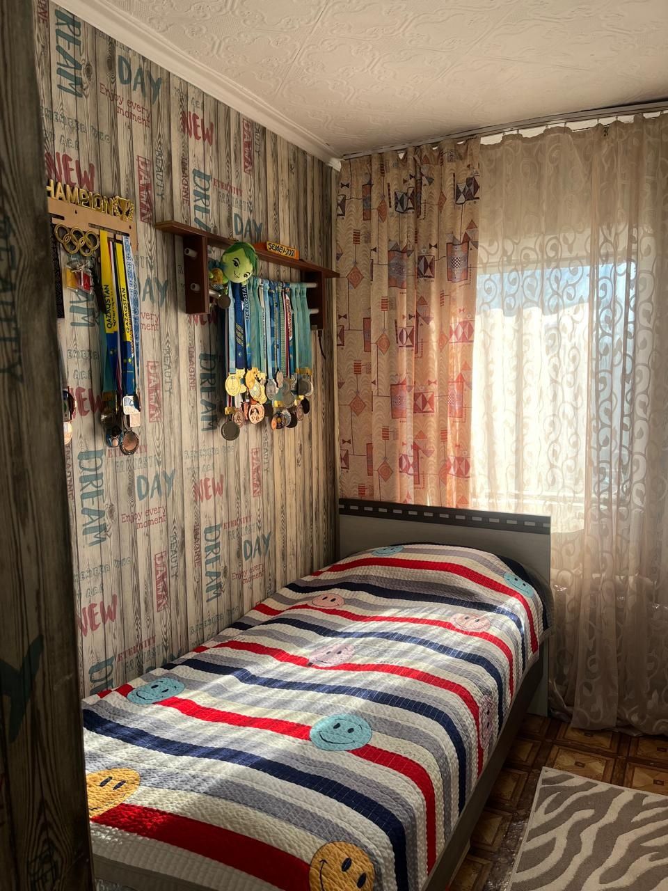 Продам Компьютерный стол с Кроватью