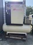 Compresor de aer industrual  cu surub Ingersoll Rand