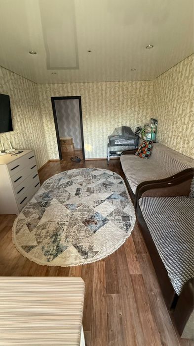 Продается 3-хкомнатная улучшенная квартира