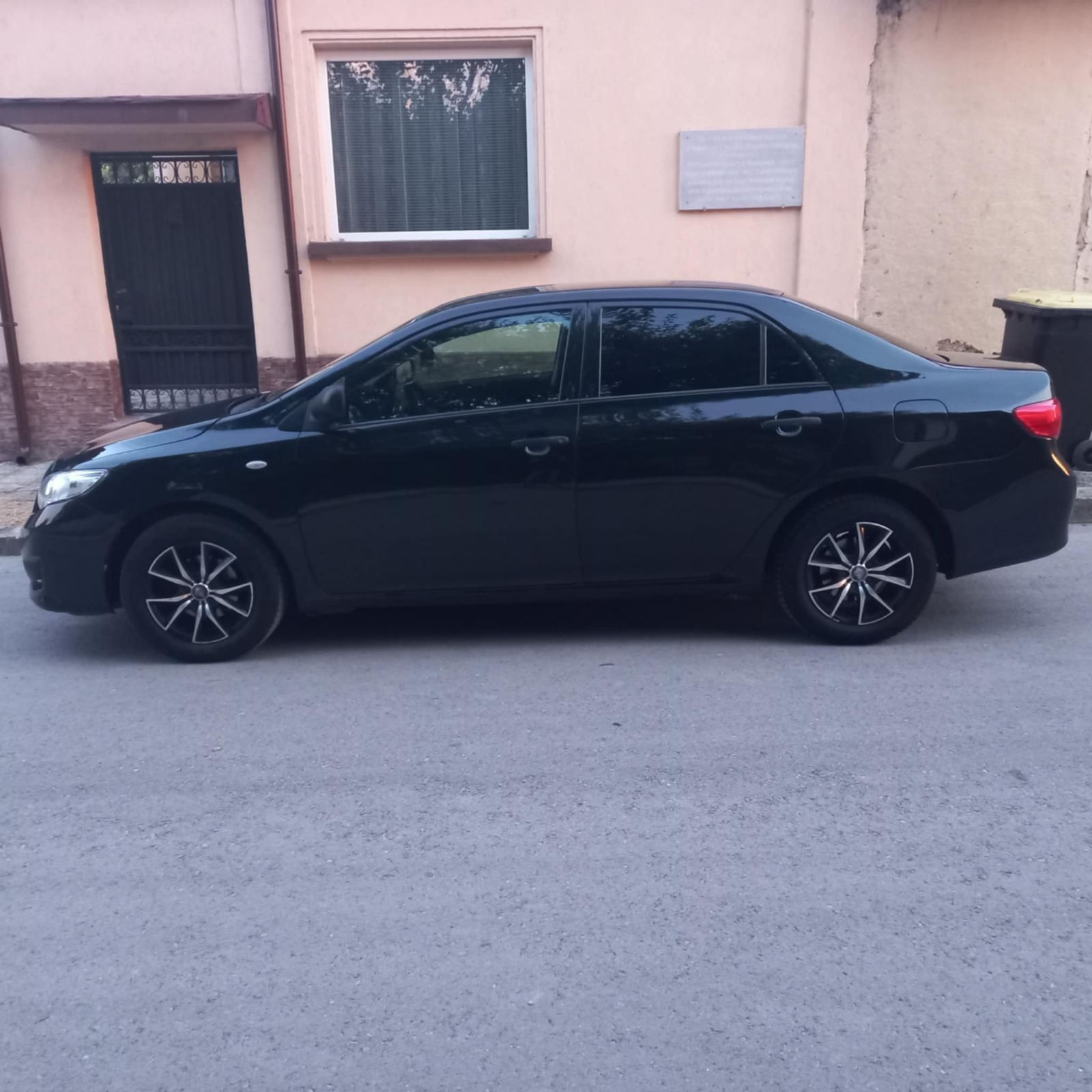 Автомобил Toyota Corolla