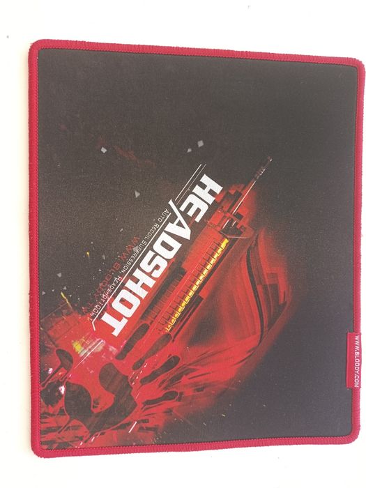 Продаю, клавиатуру и 2 коврика