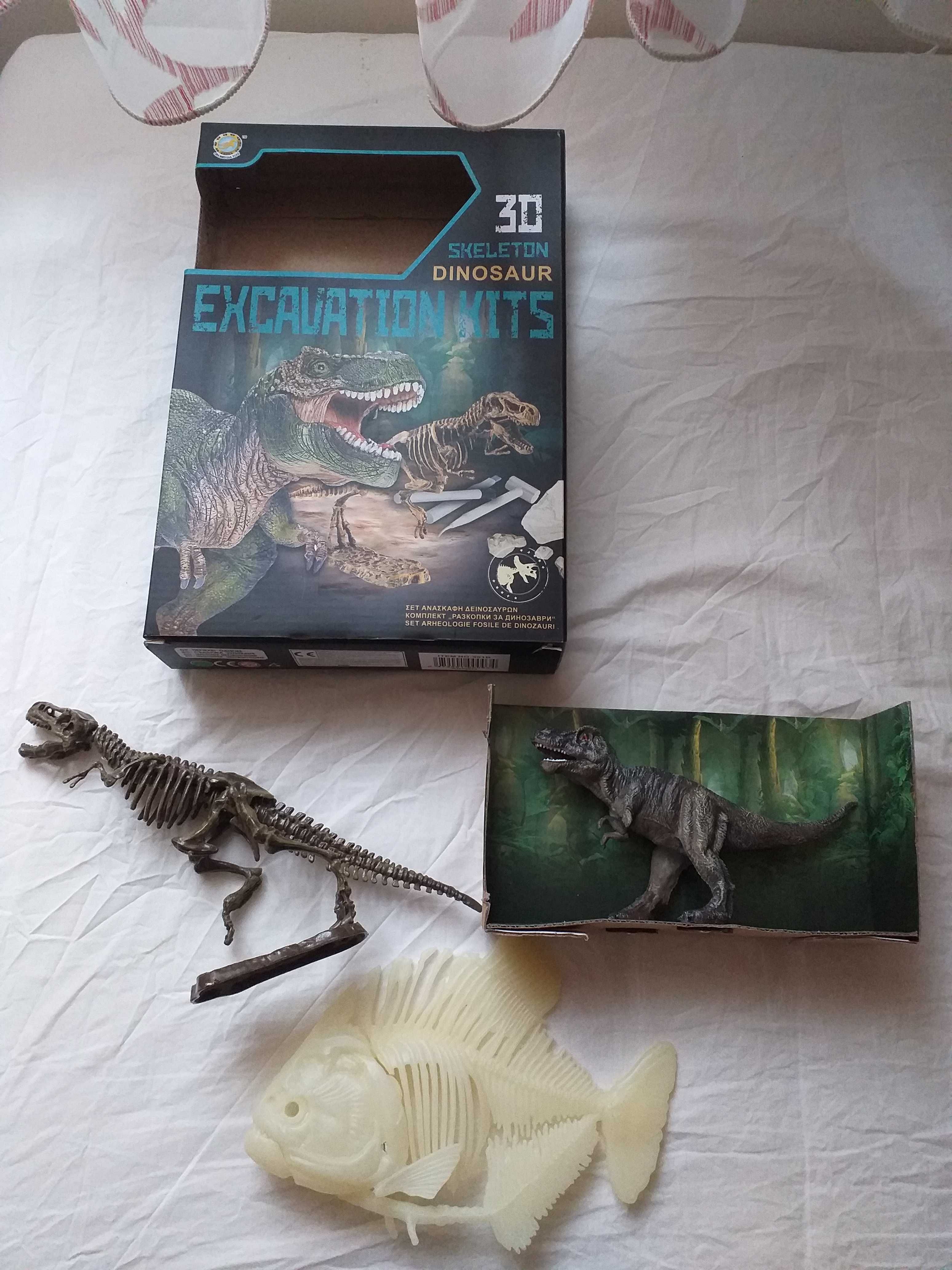 Figurina + schelet dinozaur Tyrannosaurus Rex, schelet piranha