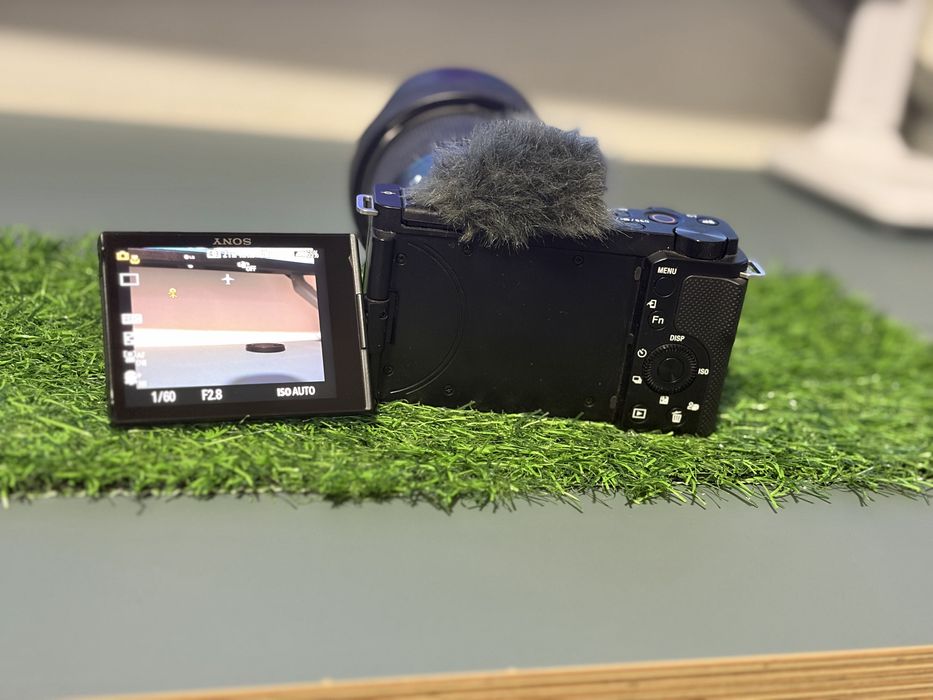 Sony ZV E10 + Sigma 16mm F1.4