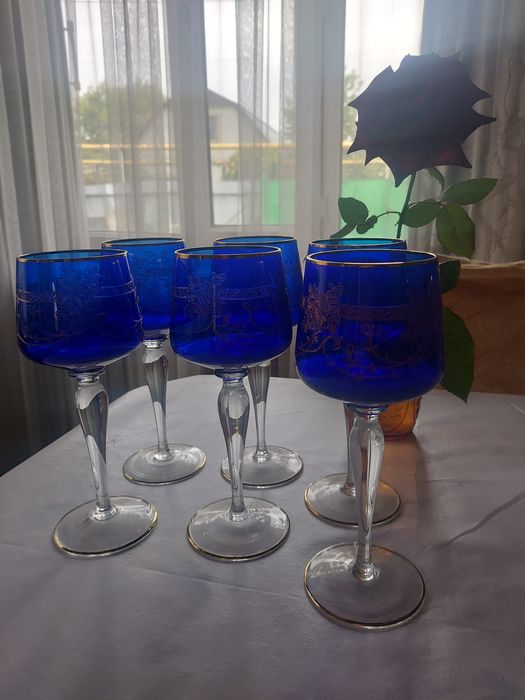 Фужеры из синего стекла