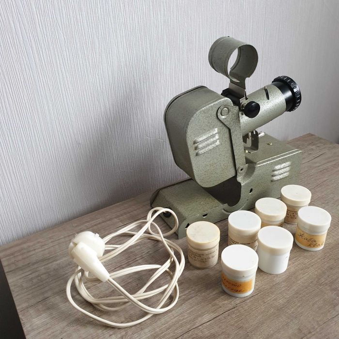 Прожекционен апарат с 7 броя детски филмчета за прожектиране